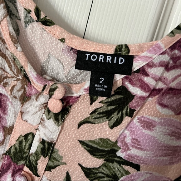 Torrid Floral Babydoll Textured Rayon Cold Shoulder Top Size 2 - Picture 2 of 5